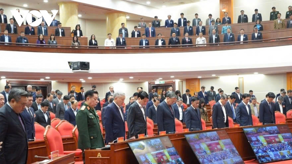 Party and State leaders commemorate flood victims in the central region